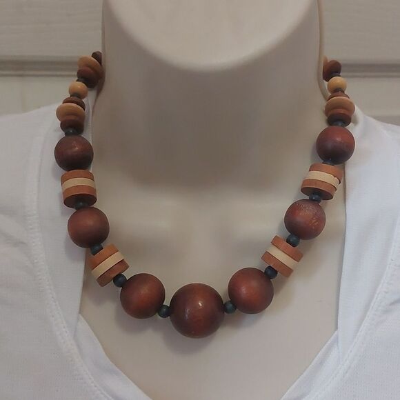 Vintage Jewelry - Vintage Two Tone Brown Tan Chunky Wood Bead Necklace